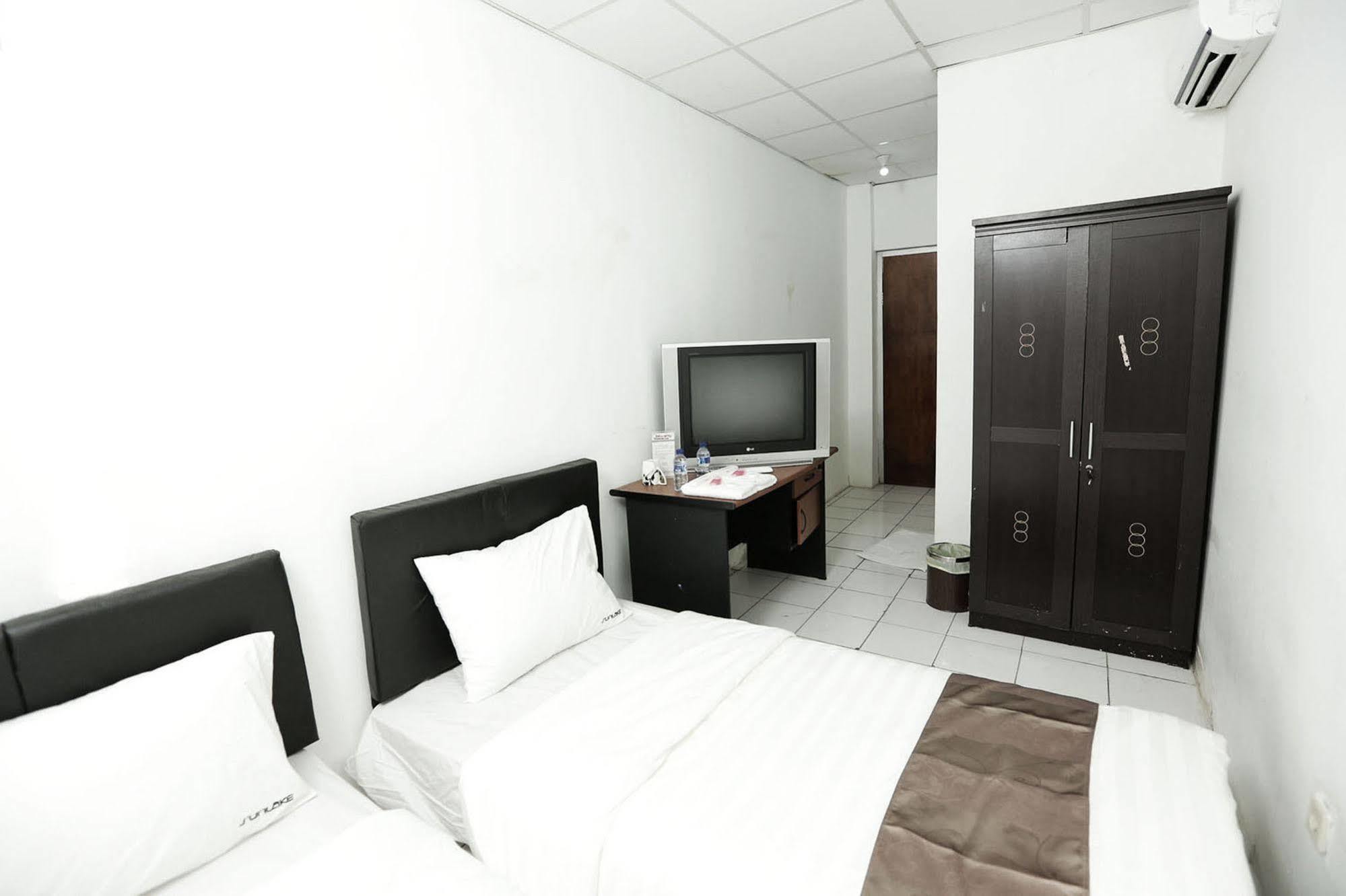 Ds Colive Siliwangi Hotel Semarang Exterior foto